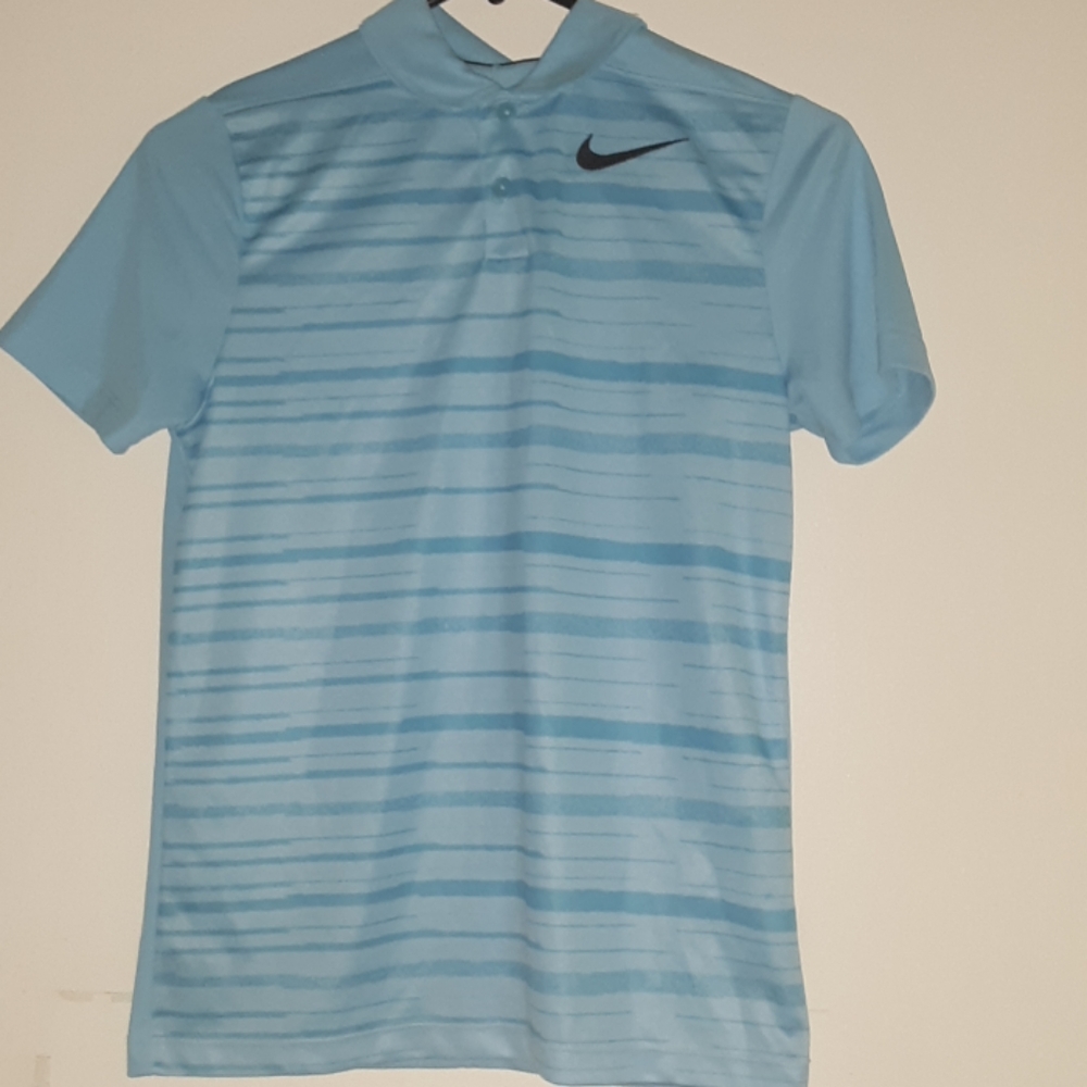 Youth M Nike shirt